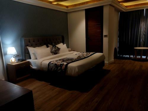 Hotel Sapling By Lujo Grand