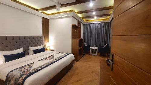 Hotel Sapling By Lujo Grand