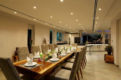 Villa Beyond-namaste 15 Bedroom Fully Staffed Seaview Villa