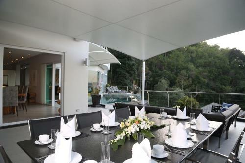 Villa Beyond-namaste 15 Bedroom Fully Staffed Seaview Villa