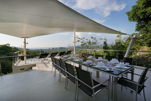 Villa Beyond-namaste 15 Bedroom Fully Staffed Seaview Villa