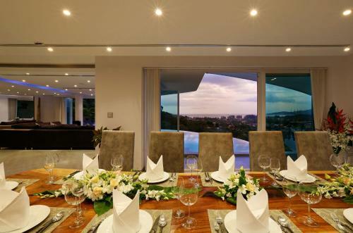 Villa Beyond-namaste 15 Bedroom Fully Staffed Seaview Villa