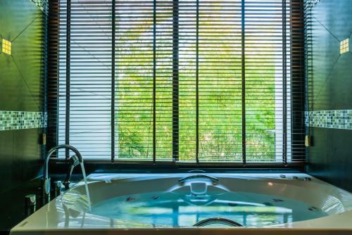 Villa Kamala Nature Th05