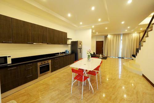 Kamala West Villas By Lofty
