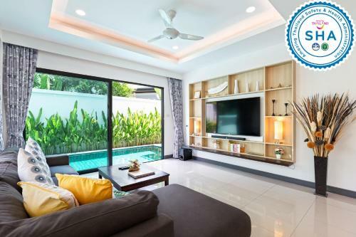 Villa White Pool