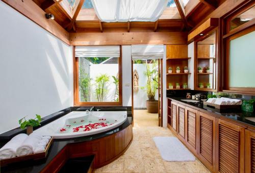 Gorgeous Thai Villa With Pool And Hilltop Seaviews