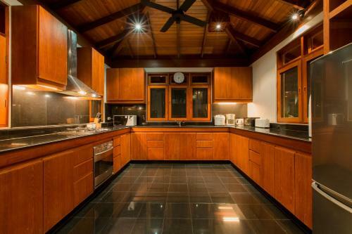 Gorgeous Thai Villa With Pool And Hilltop Seaviews