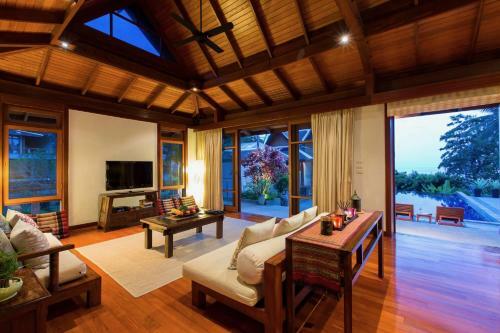 Gorgeous Thai Villa With Pool And Hilltop Seaviews