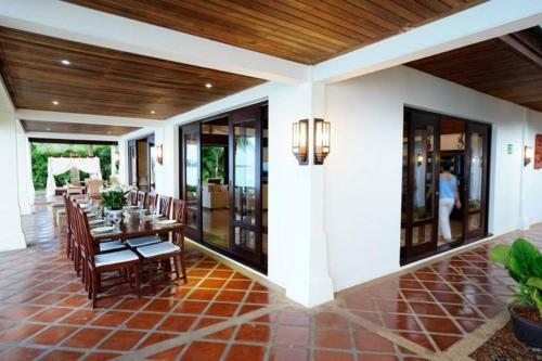 3 Bedroom Beachfront Villa Rose