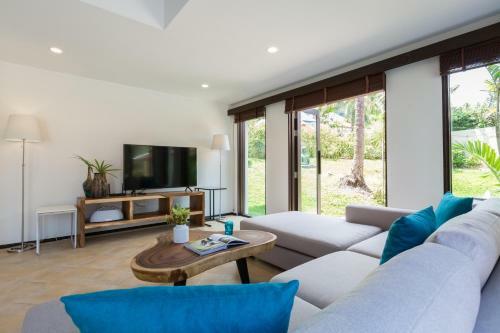 Villa Divina - Stunning Pool Villa 3 Mins Walk To Beach