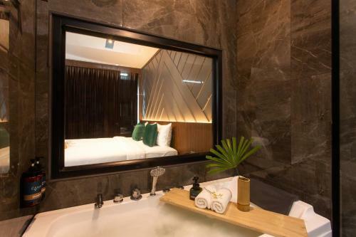 Hotel The Canale Samui Resort - Sha Extra Plus