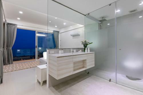 Emerald Villa 3 Br Sea Views