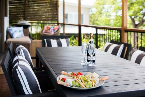 Beach House On Main- Airlie Beach