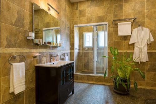 Private Poolvilla Mit Wasserfall