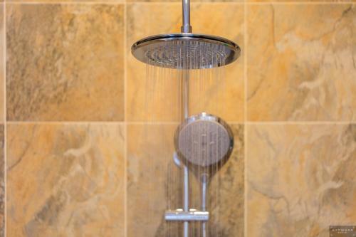 Private Poolvilla Mit Wasserfall