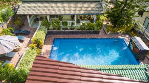 Private Poolvilla Mit Wasserfall