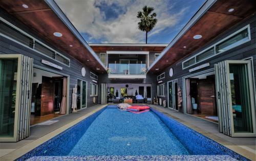Stunning Villa With Ocean Views And Free Car