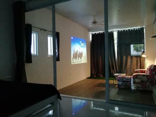Hostal Jungle White House ?????