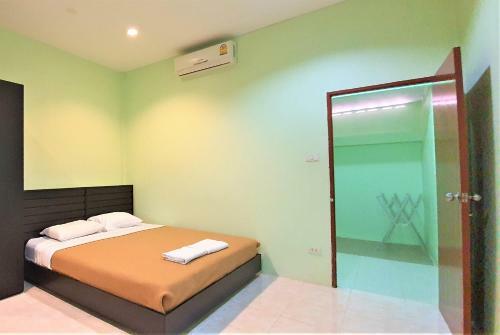 Hotel Chalong Stay Well By Palai Seafood
