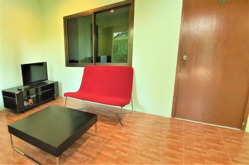 Hotel Chalong Stay Well By Palai Seafood