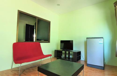 Hotel Chalong Stay Well By Palai Seafood