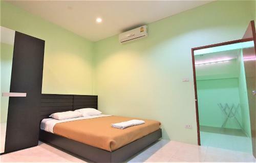 Hotel Chalong Stay Well By Palai Seafood