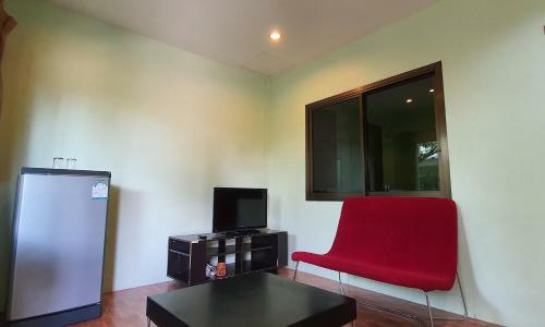 Hotel Chalong Stay Well By Palai Seafood
