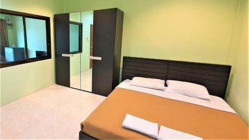 Hotel Chalong Stay Well By Palai Seafood