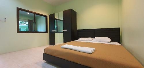 Hotel Chalong Stay Well By Palai Seafood