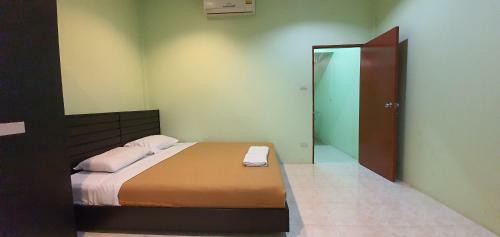 Hotel Chalong Stay Well By Palai Seafood