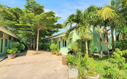 Hotel Chalong Stay Well By Palai Seafood