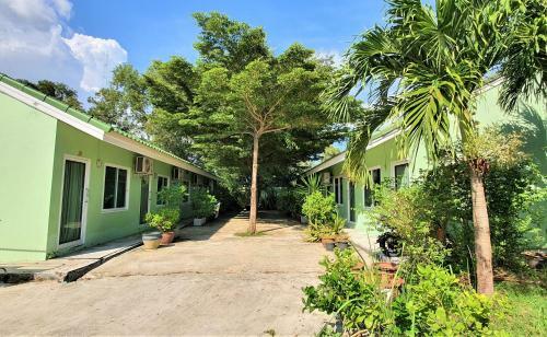Hotel Chalong Stay Well By Palai Seafood