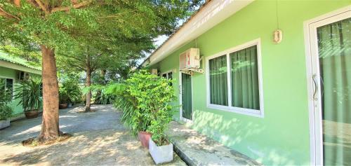 Hotel Chalong Stay Well By Palai Seafood