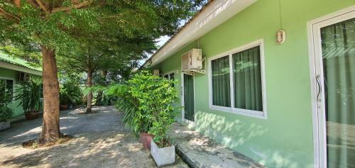 Hotel Chalong Stay Well By Palai Seafood
