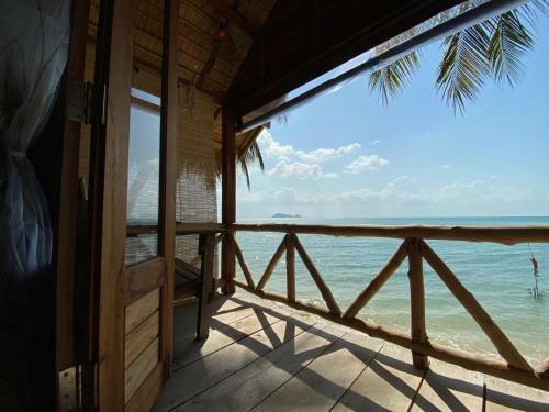 Hotel Castaway Beach Bungalows
