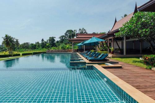 Heavenly Beachside Duplex - Infinity Pool