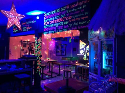 Hostal X-bar And Bungalow