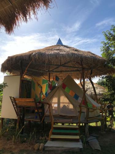 Hippy Hut Glamping Belltent