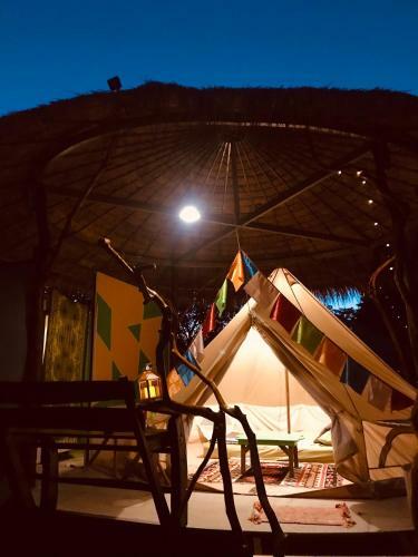 Hippy Hut Glamping Belltent