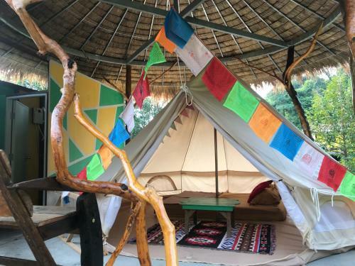 Hippy Hut Glamping Belltent