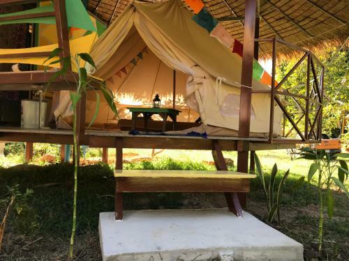 Hippy Hut Glamping Belltent