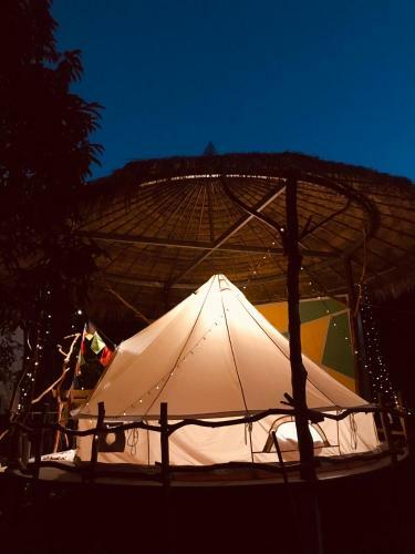 Hippy Hut Glamping Belltent