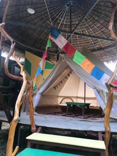 Hippy Hut Glamping Belltent