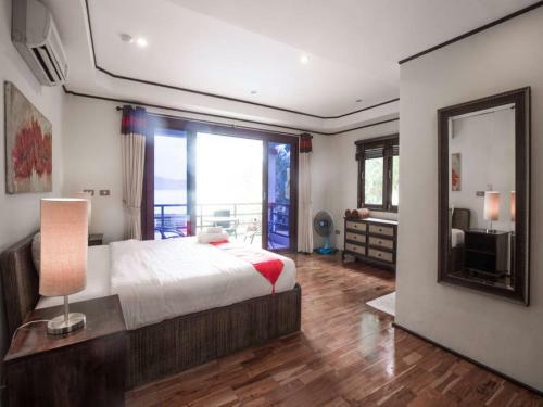 3 Bedroom Seafront Villa Island View
