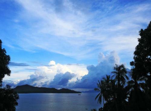 3 Bedroom Seafront Villa Island View