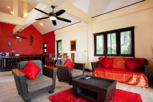 3 Bedroom Seafront Villa Island View