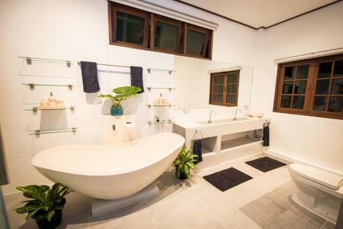 Teak Hill Pool Villa-michelia