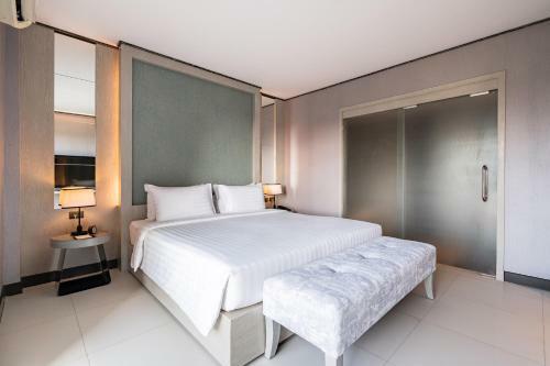 Manhattan Pattaya Hotel - Sha Extra Plus