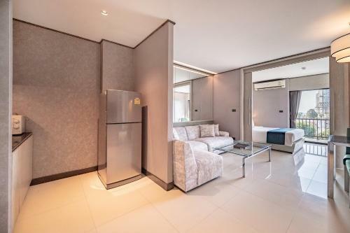 Manhattan Pattaya Hotel - Sha Extra Plus