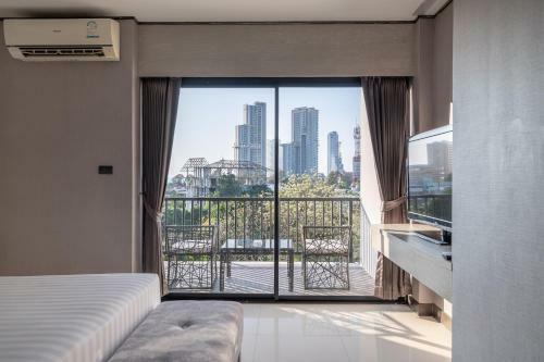 Manhattan Pattaya Hotel - Sha Extra Plus
